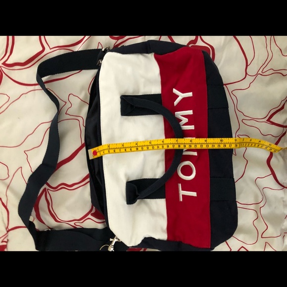 sold // tommy hilfiger duffle bag - Picture 3 of 5